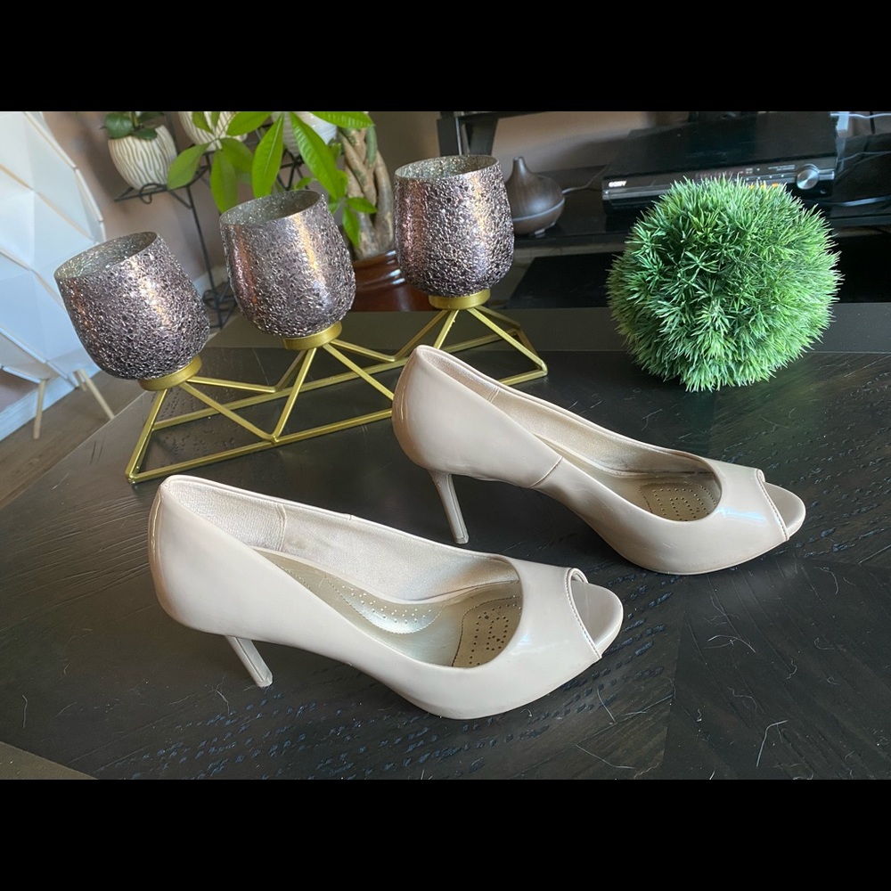 SOLD - Dexflex Comfort Heels